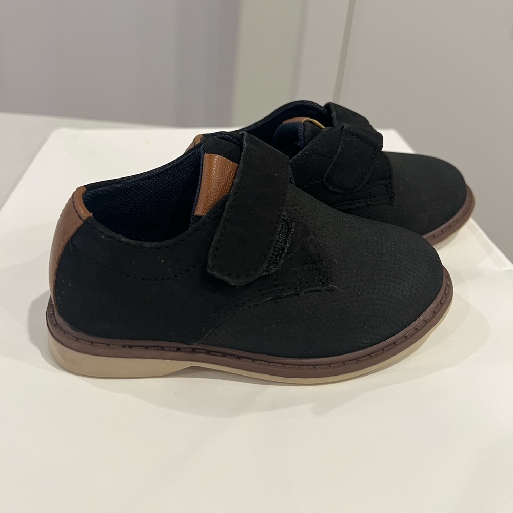 Boys toddler size 6 dress shoes in black